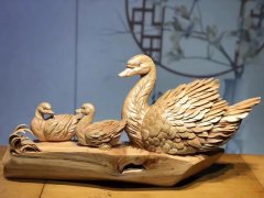 <b>松鹤延年木雕摆件</b>